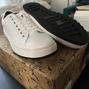 NEW IN BOX Men’s Karl Lagerfeld Paris white leather sneakers